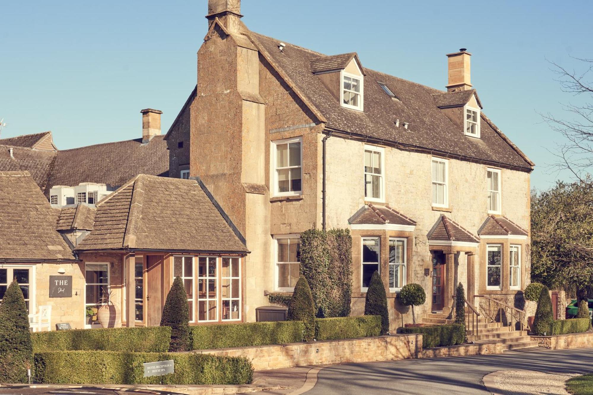 Dormy House Hotel Бродуей Екстериор снимка